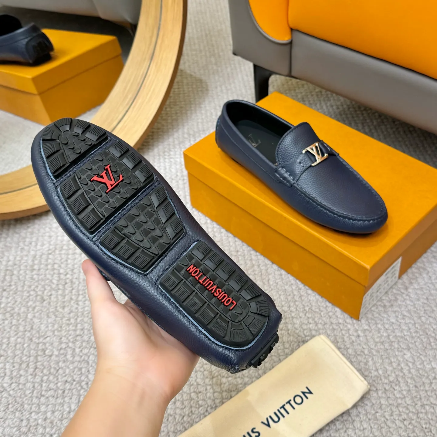 Men's men's shoes 💰420 (Yangli) LV 2⃣️0⃣️2⃣️5️⃣Spring and summer counter GLORIA series models ✈️Original factory special leather production, original last type. A classic driving slip-on casual shoe that shows an elegant style with exquisite craftsmanship details such as Monogram embossing all over the upper🌀Italian imported calfskin fabric Sheepskin foot pads➕Inside～Private mold replica sole Unique style Comfortable driving slip-on Size: 4-12 (38-46) Comes with [Counter packaging: original box, wrapping paper, card, instruction manual, shoehorn, cloth bag] No pressure to enter and leave the counter!